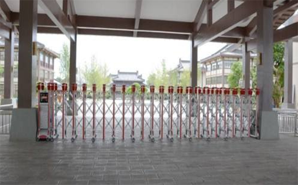學校前門伸縮門